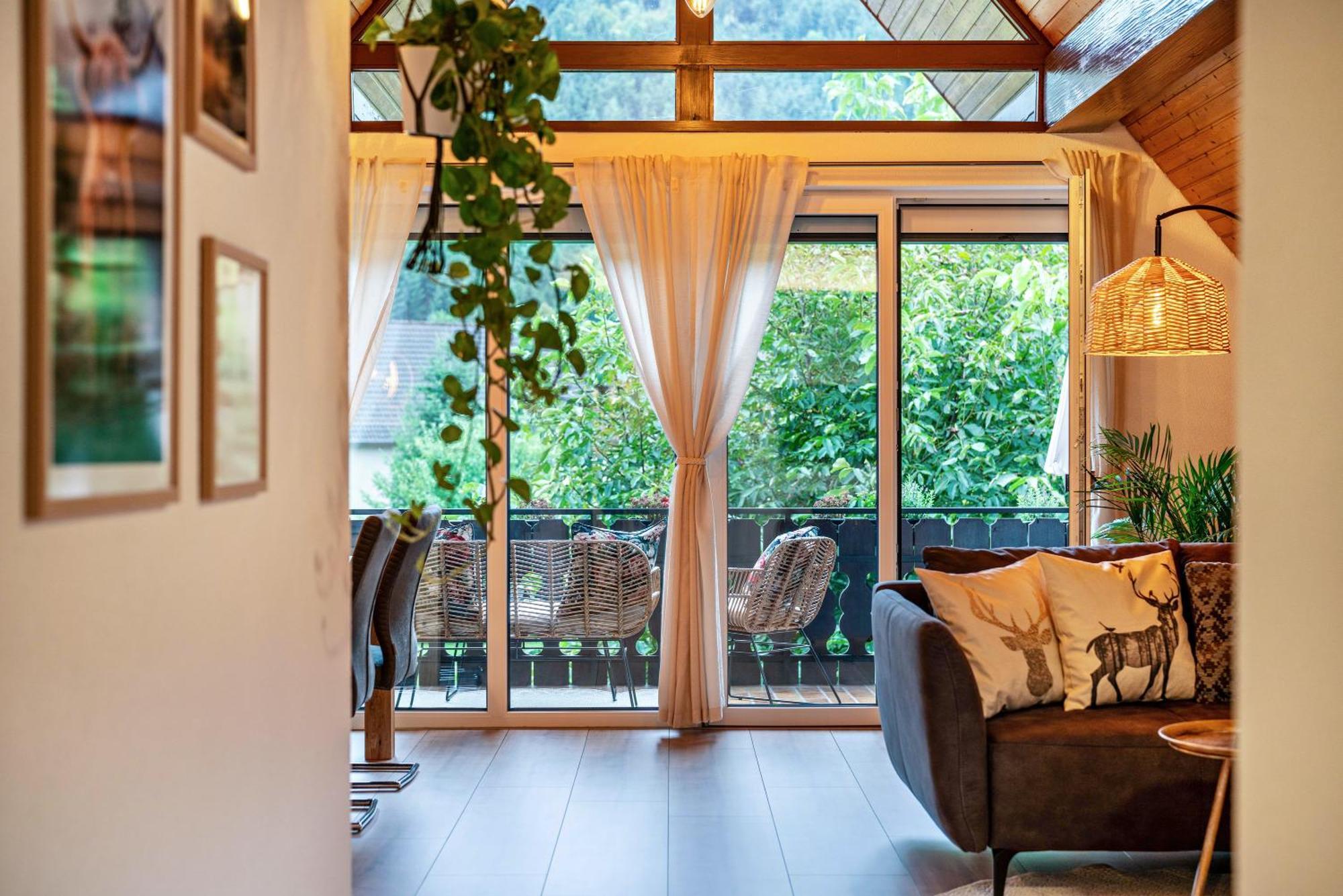 Goldener Hirsch Apartment ลาร์ ภายนอก รูปภาพ